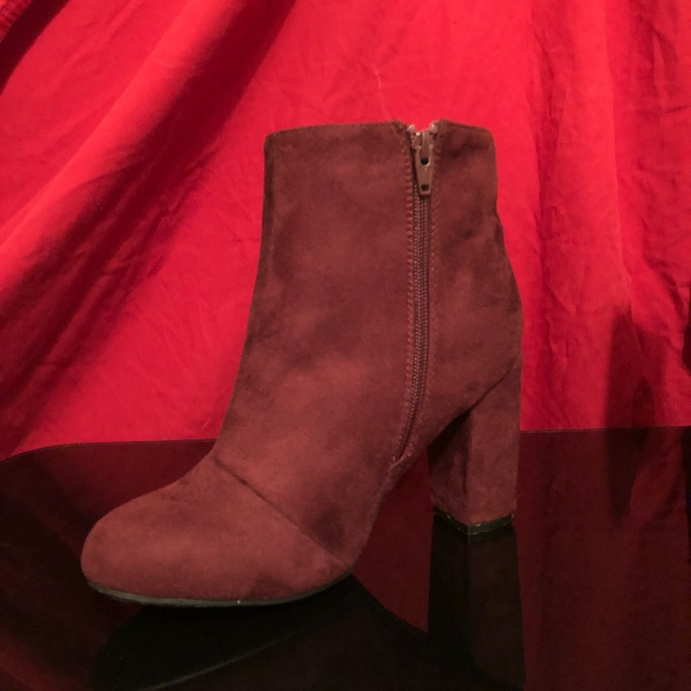 SOLD 8W Maroon/Burgundy Booties (ankle boots)